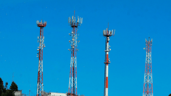 Desconocidos-incendiaron-dos-antenas-telefonicas-en-Temuco
