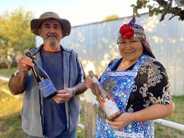 Isolina junto a su marido en la viña Wuampuhue