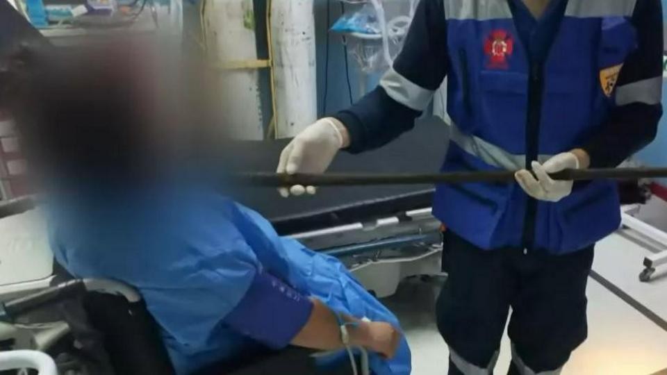 mujer lanza