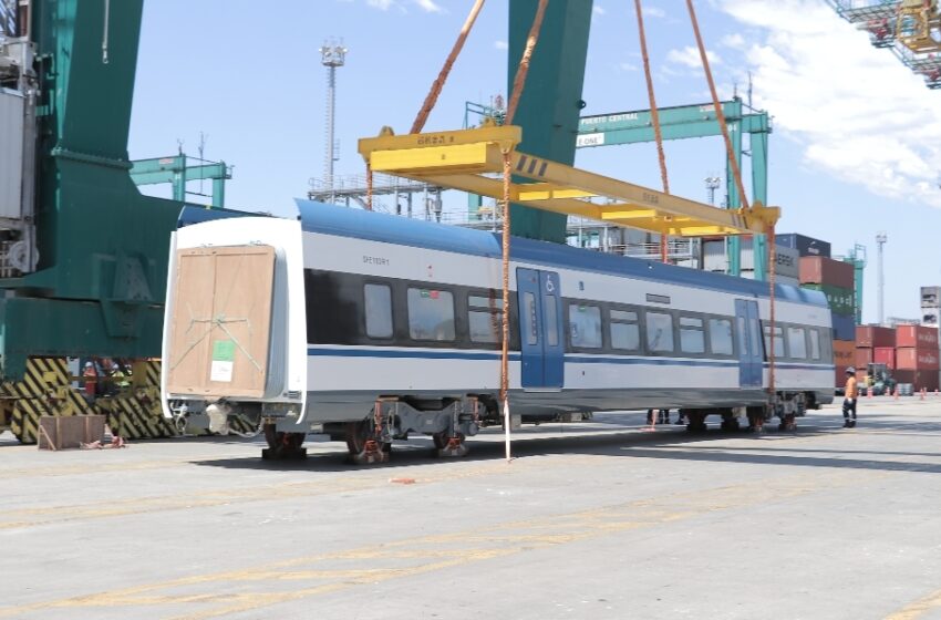  Desembarcaron en Chile Primeros 6 Trenes Nuevos Para el Biobío y La Araucanía