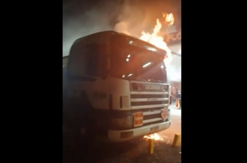  Ataque Incendiario Deja Seis Camiones Dañados y un Conductor Herido a Bala en Victoria
