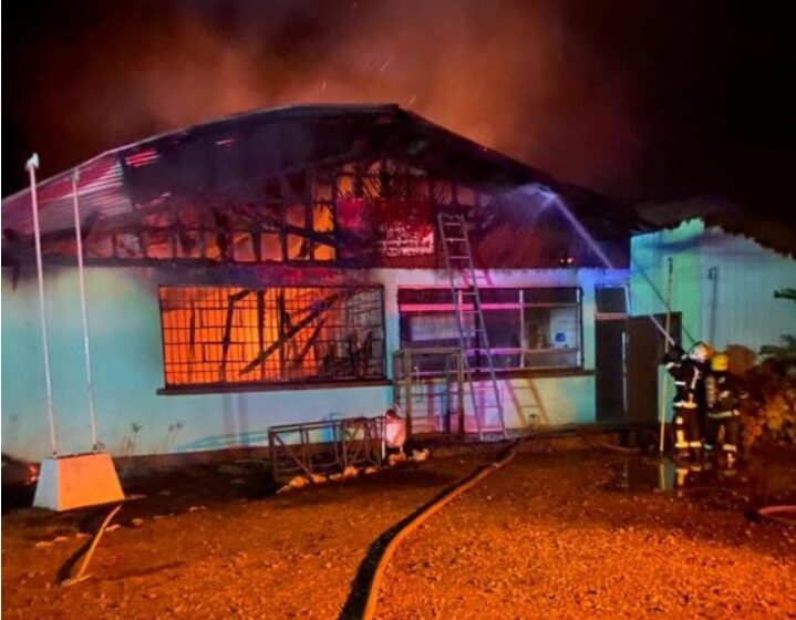  Ataque Incendiario Destruyó Escuela Rural en la Comuna de Victoria