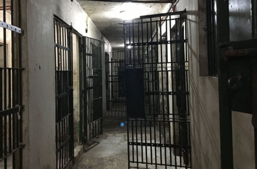  Corte Acoge Recurso y Ordena que Internos de la Cárcel de Pitrufquén Accedan a Baños Durante la Noche