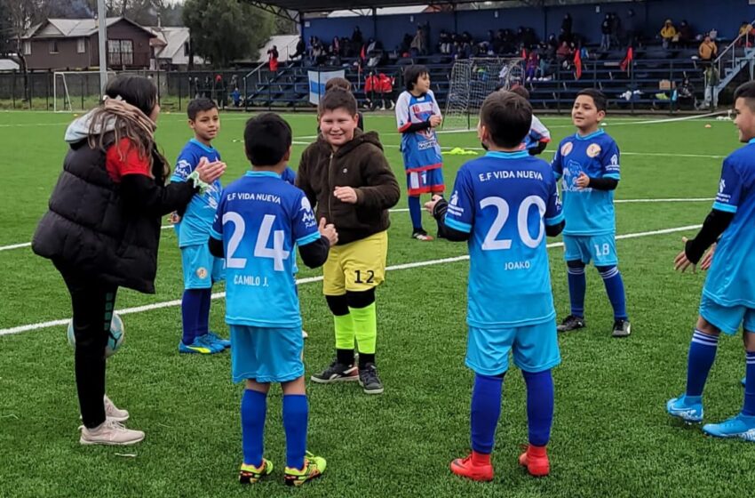  Más De 50 Niños Le Están Dando Vida A La Escuela De Fútbol Rural Vida Nueva En Villarrica