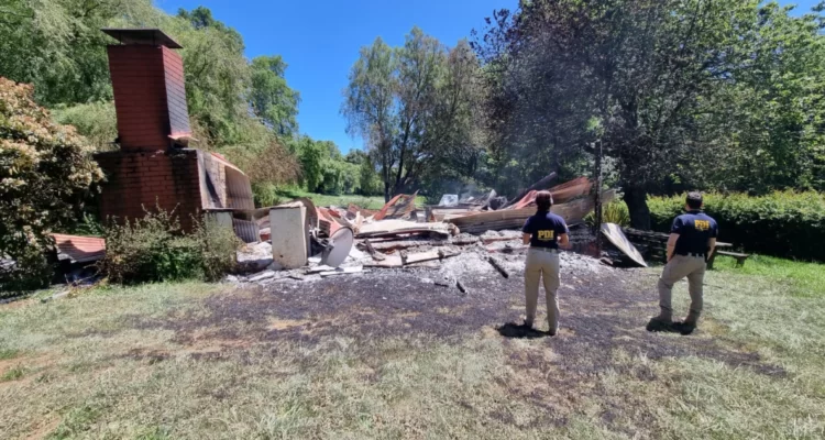  En Lautaro Incendio Destruyó Casa Patronal, Carabinero Encontró Lienzo Alusivo A La Causa Mapuche