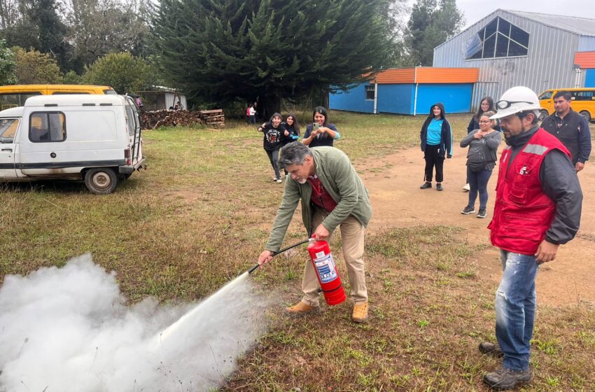  Red Nacional De Emergencias Capacita A Docentes De Escuelas Rurales En Uso De Extintores En Pitrufquén