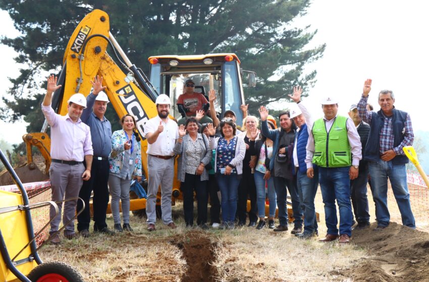  Gobernador Instala Primer Tubo De Agua Potable Rural En Perquenco Que Beneficiará A 111 Familias