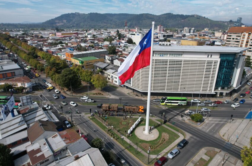  Entregan Gran Bandera En Conmemoración De Los 200 Años Del Destacamento De Montaña N.°8 “Tucapel”