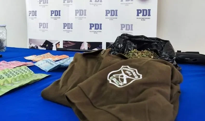  Ordenan Pericias A Ropas Con Logos De Carabineros Encontradas En Allanamiento Por Drogas Y Armas En Villarrica