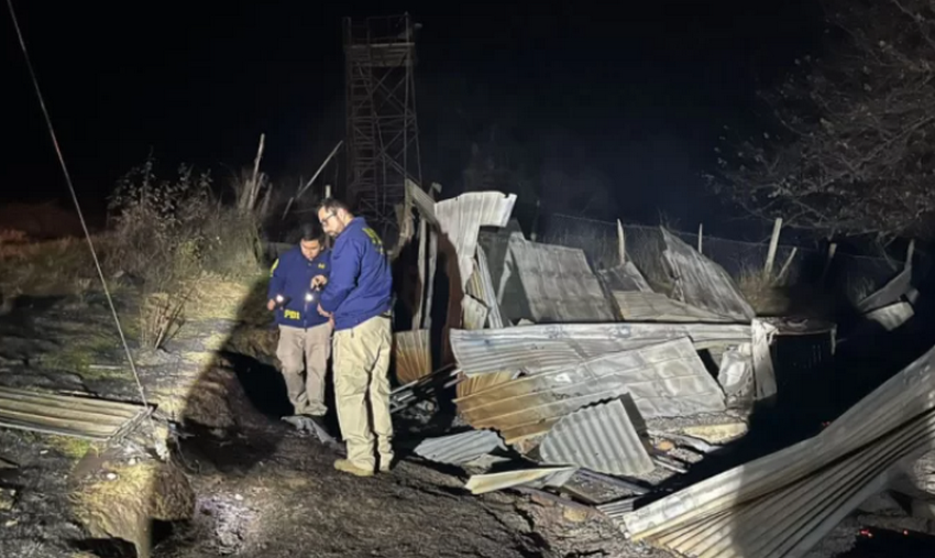  Una Casa Deshabitada Completamente Destruida Por Las Llamas Dejo Ataque Incendiario