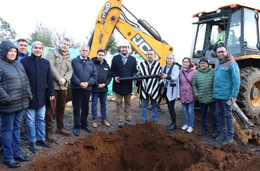  Gobernador Rivas Instala Primer Tubo Para Sistema De Agua Potable Rural En Teodoro Schmidt