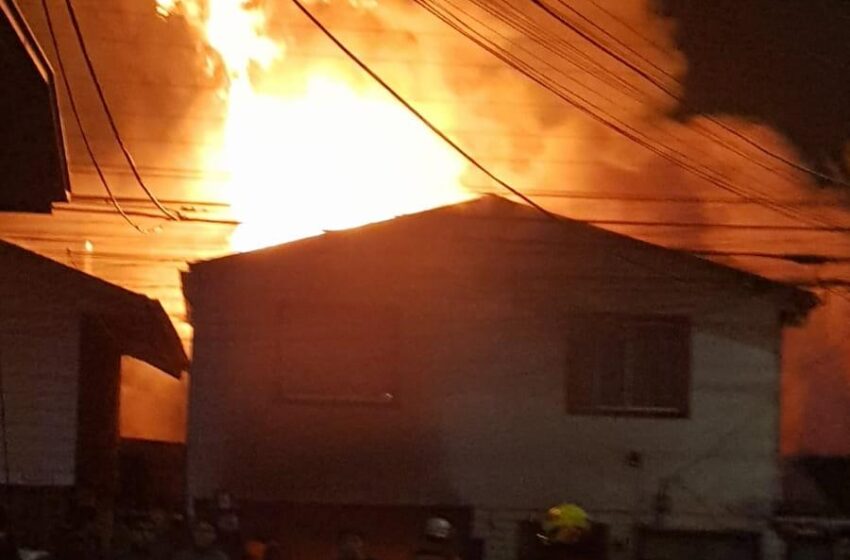  Incendio Destruye Dos Viviendas En La “Villa Universitaria” En El Sector Amanecer De Temuco