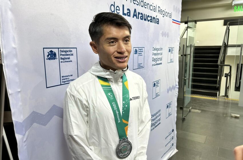  Hugo Catrileo Arriba A La Araucanía Con Medalla De Plata Y Es Recibido Por Autoridades Regionales