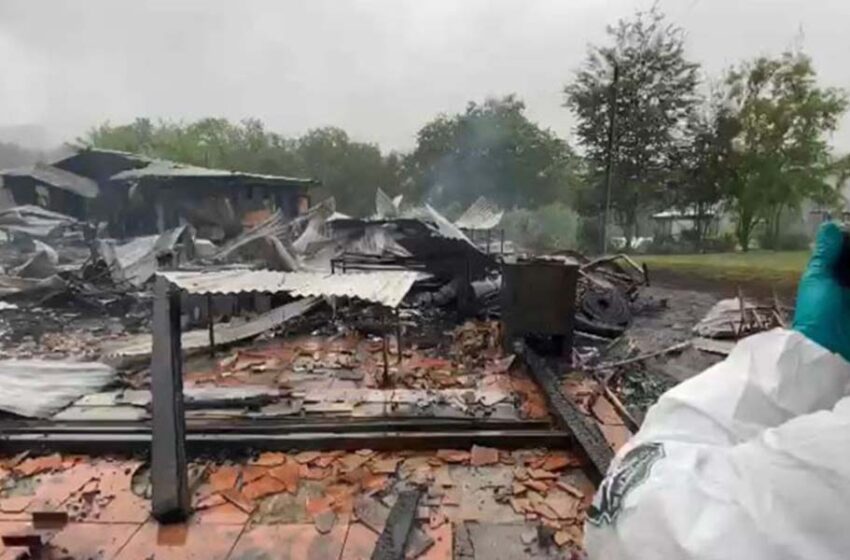  Tentado Incendiario Atribuido La ORT Nagche Mañil Wenu Destruyó Centro De Eventos En Capitán Pastene