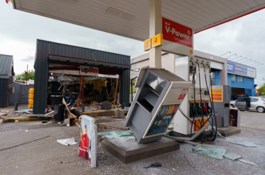  Invidiuos Explotan Cajero Automático En Servicentro Shell En La Comuna Villarrica