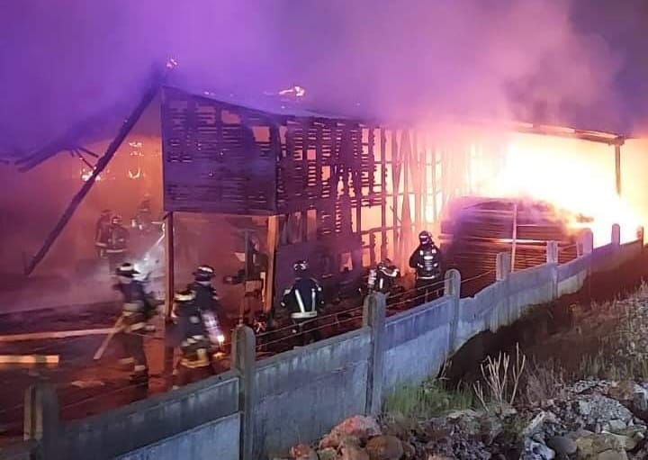  Feroz Incendio Afectó A Fábrica De Madera En Padre Las Casas