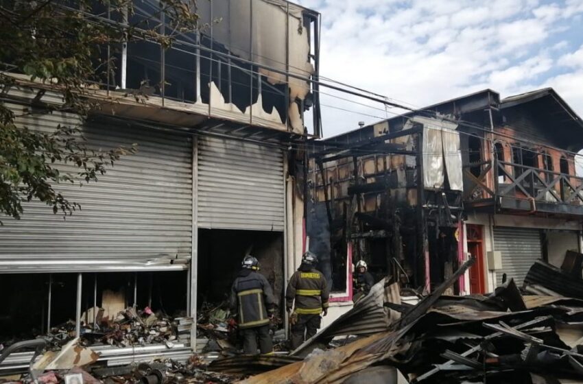  En La Madrugada Voraz Incendio Destruyó 5 Locales Comerciales En Pleno Centro De Victoria