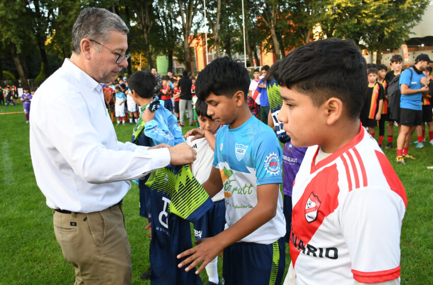  Más de mil niños celebran el Festival de Fútbol Municipal en Temuco
