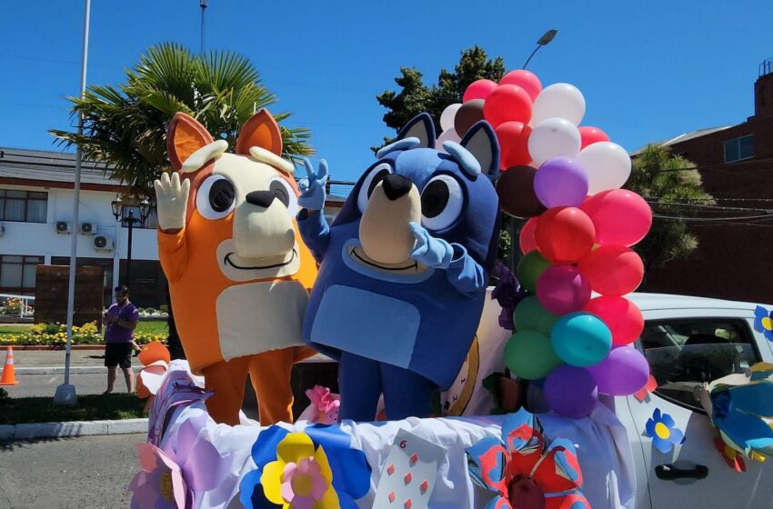  Niños y niñas disfrutan de carnaval por los derechos de la infancia en Pitrufquén