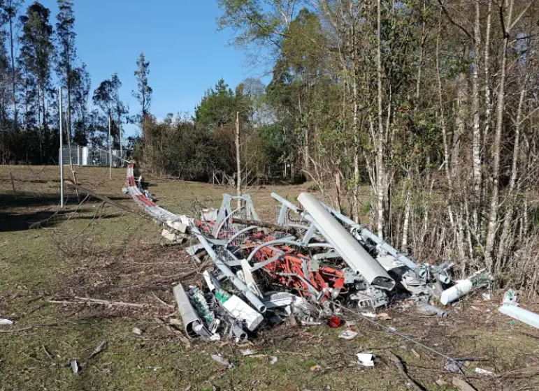  “Nos sentimos olvidados”: comunidad de Radal denuncia abandono tras caída de antena